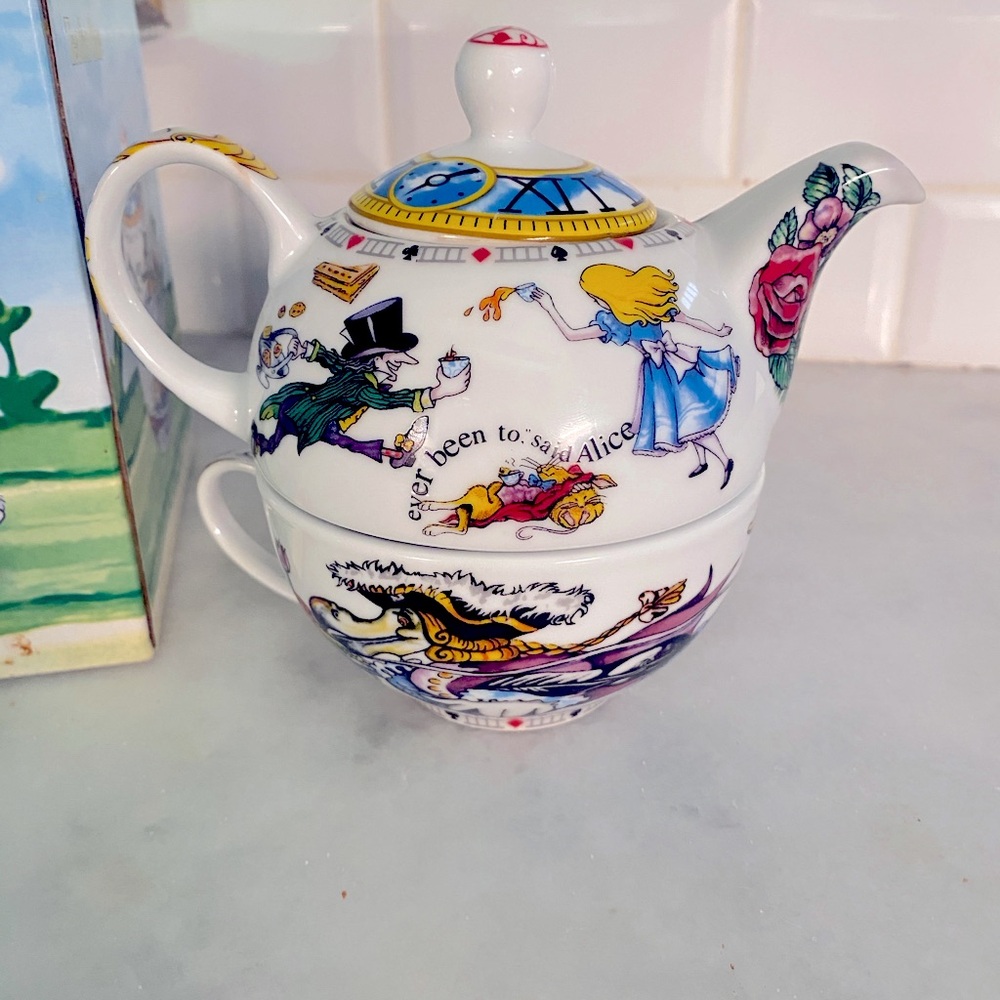 Paul Cardew Tea for One Alice in Wonderland with BOX 2009 Cup and Teapot